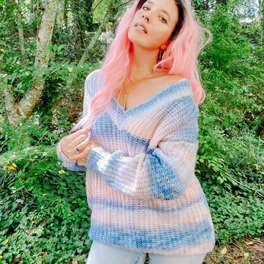 COPY - Wide v-neck ombre sweater NWT